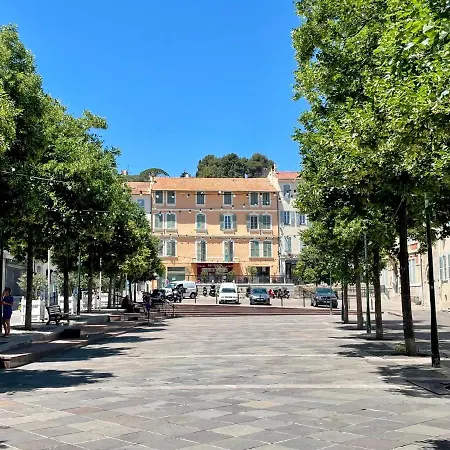 Malibu Central, Lumineux Et Confortable Йер